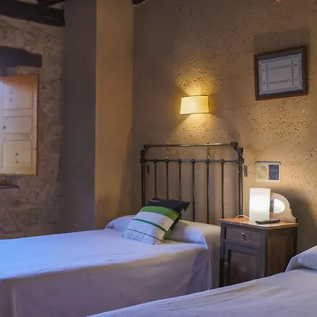 Del Medievo אורחן *