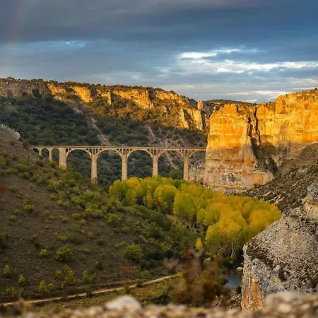 Del Medievo אורחן Maderuelo