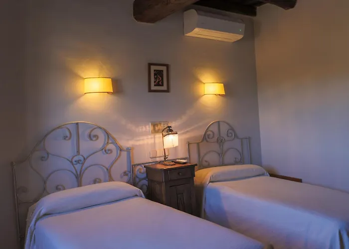 여관 Del Medievo Maderuelo